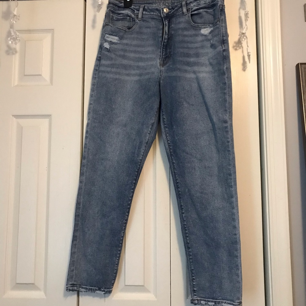 Light Blended Wash American Eagle Mom Jeans